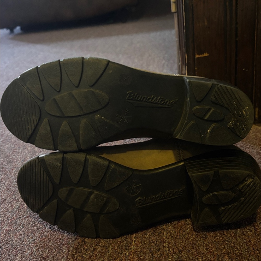 Blundstone Chelsea Boots - Picture 7 of 8